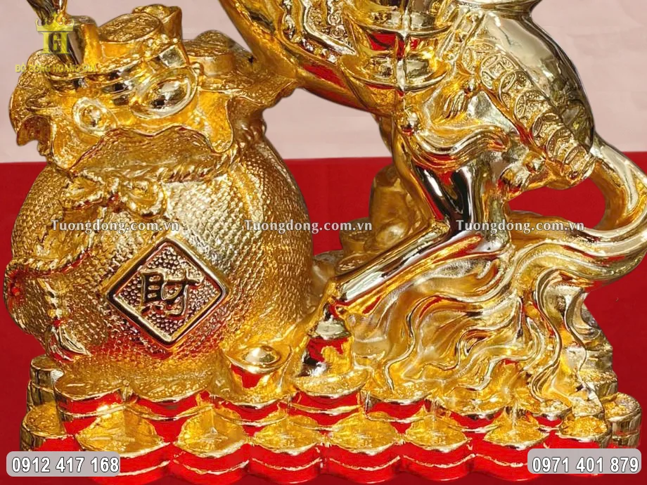 Chữ Tài được chạm khắc theo lối Hán tự